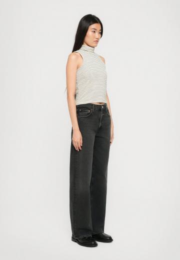 Джинсы бойфренда