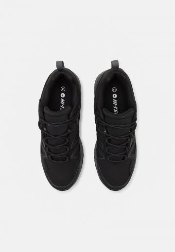 Походные кроссовки