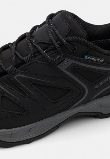 Походные кроссовки