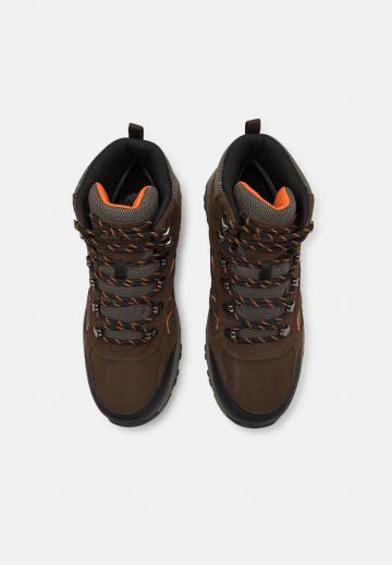 Походные кроссовки