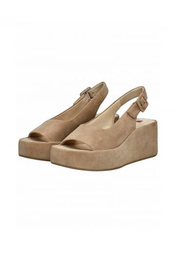 Босоножки на танкетке