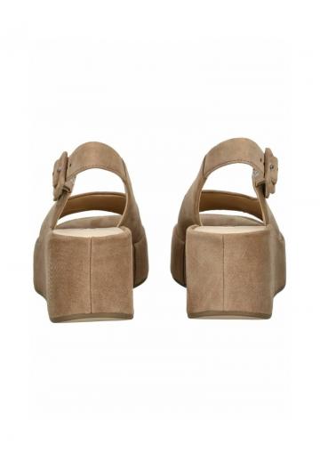 Босоножки на танкетке