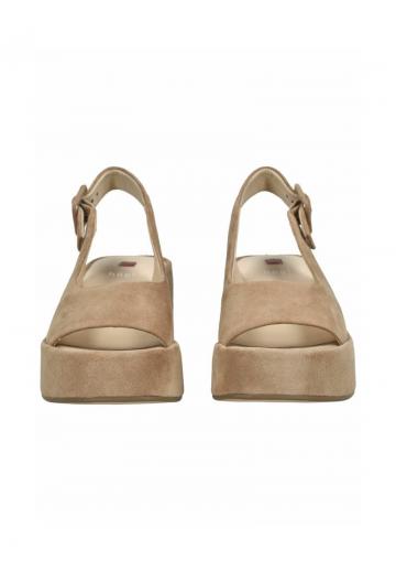 Босоножки на танкетке