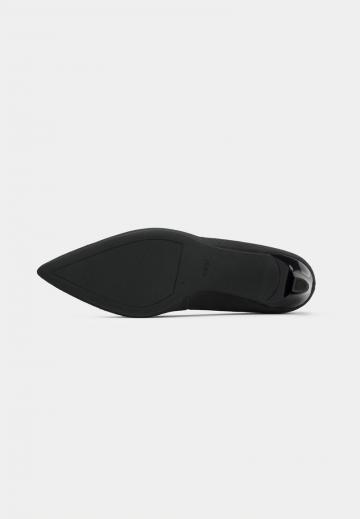 Туфли на высоком каблуке