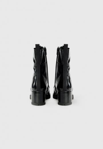 Ботинки на шнуровке