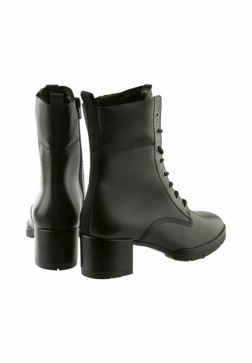 Ботинки на шнуровке