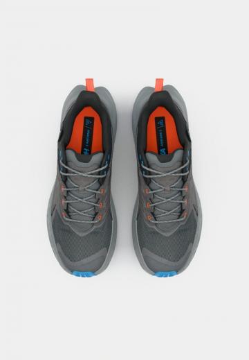 Походные кроссовки