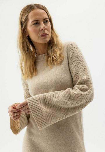 Вязаное платье