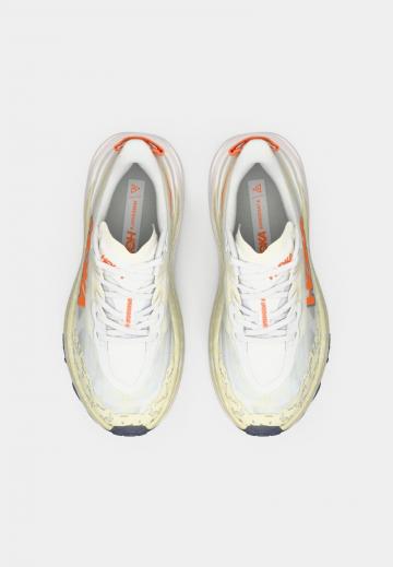 Беговые кроссовки