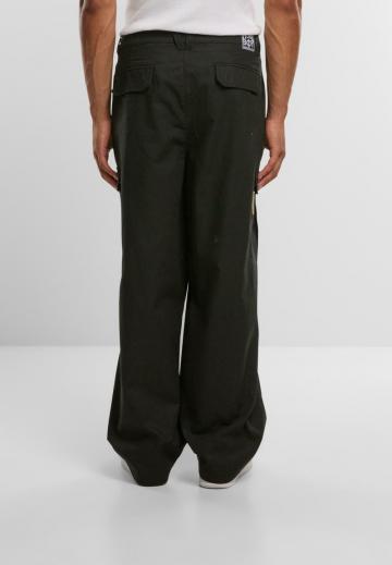 Брюки с накладными карманами