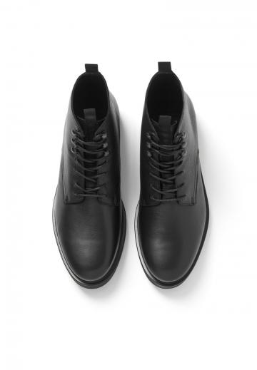 Ботинки на шнуровке