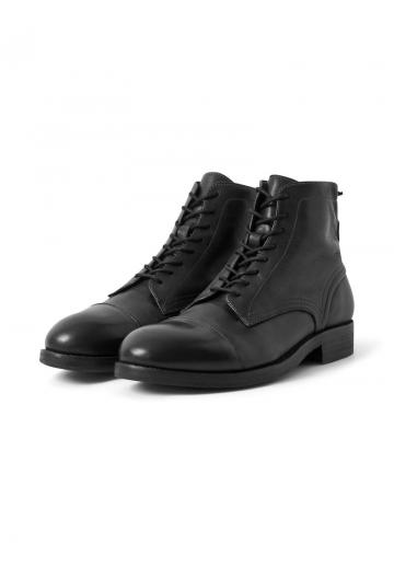 Ботинки на шнуровке