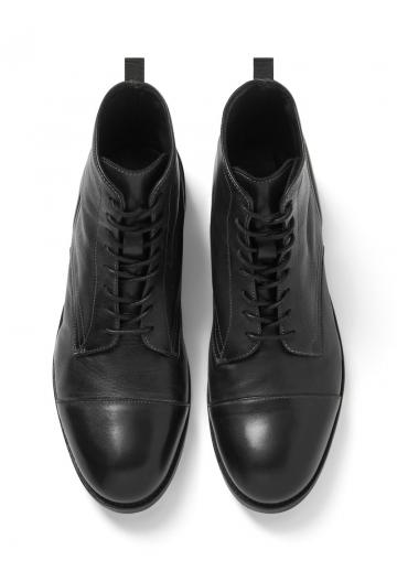 Ботинки на шнуровке