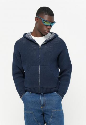 Вязаная кофта