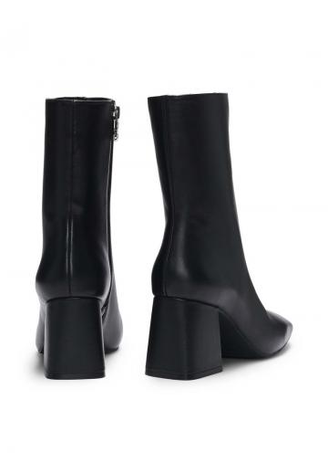 Полусапожки на высоком каблуке