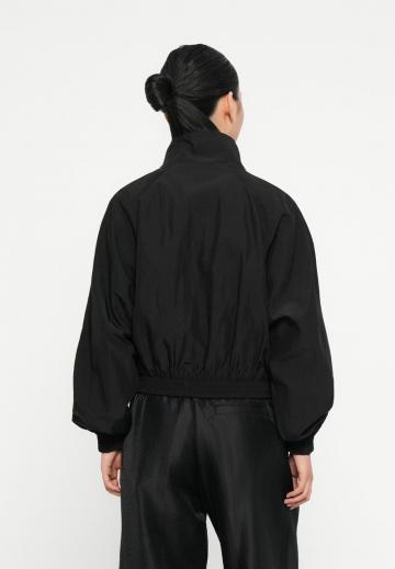 Короткая куртка