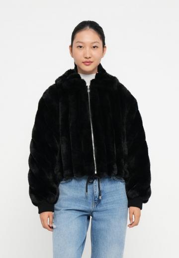 Короткая куртка