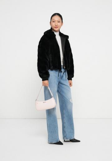 Короткая куртка