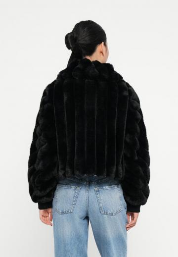 Короткая куртка