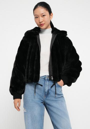 Короткая куртка