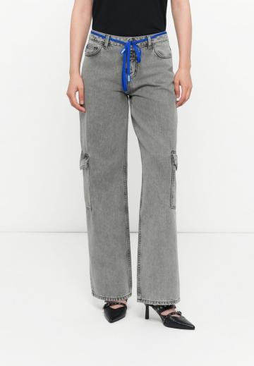 Брюки с накладными карманами