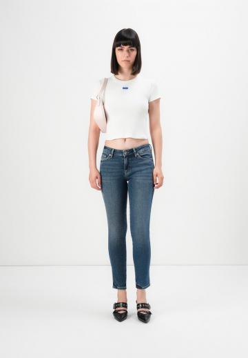 Узкие джинсы