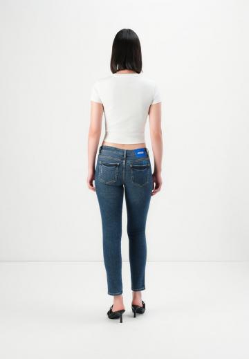 Узкие джинсы