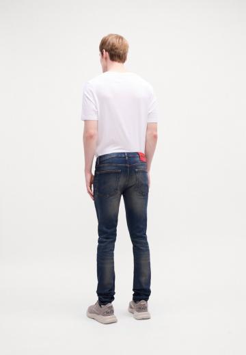 Узкие джинсы