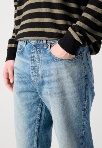 Прямые джинсы