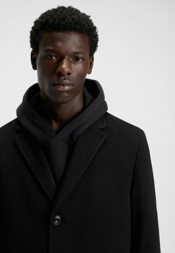 Короткое пальто