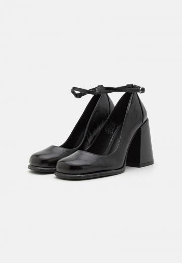 Туфли на высоком каблуке