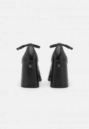 Туфли на высоком каблуке