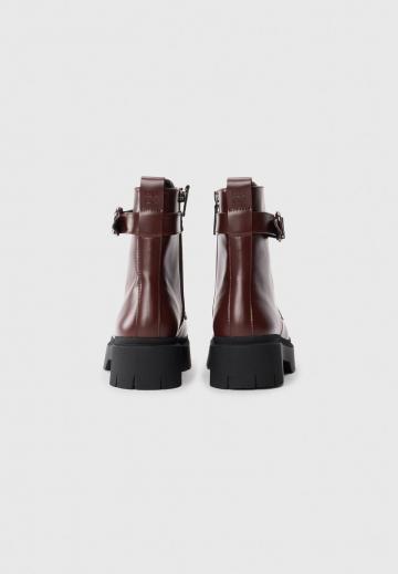 Ботинки на шнуровке