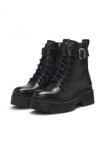 Ботинки на шнуровке