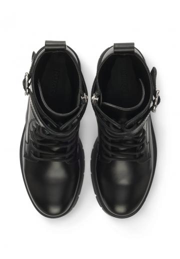 Ботинки на шнуровке