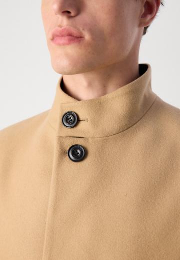 Короткое пальто