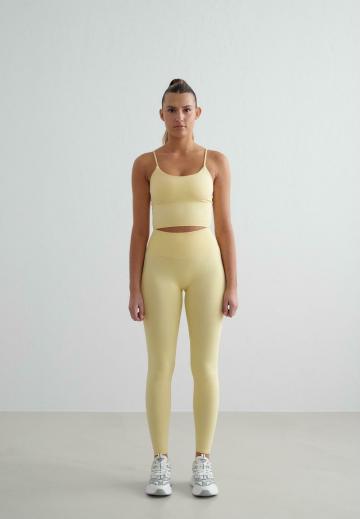 Топ на бретельках