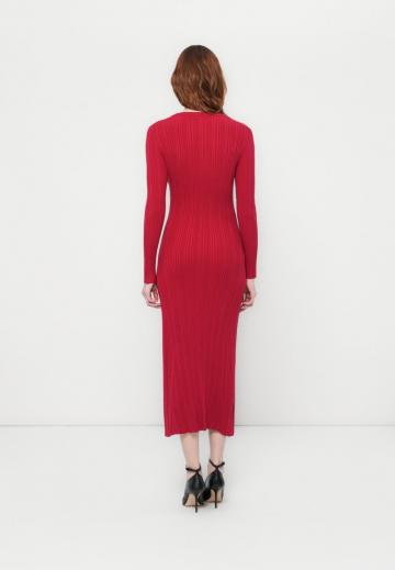 Вязаное платье