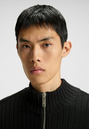 Вязаная кофта