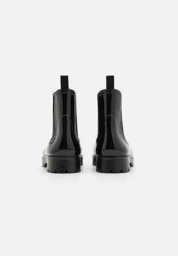 Резиновые сапоги