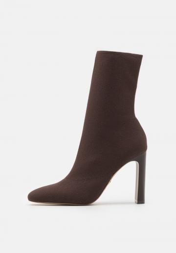 Высокие сапоги