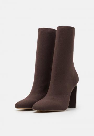 Высокие сапоги