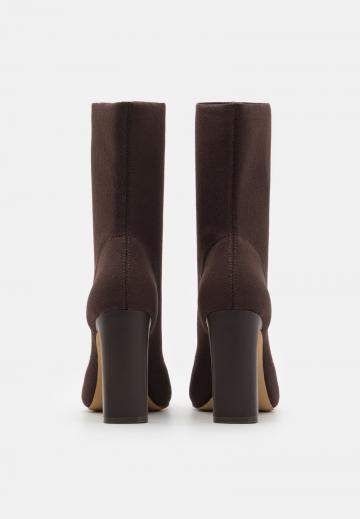 Высокие сапоги