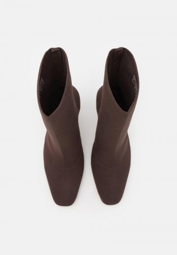 Высокие сапоги