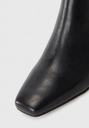 Сапожки на танкетке