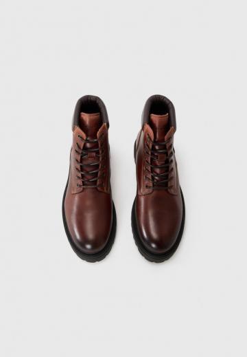 Ботинки на шнуровке