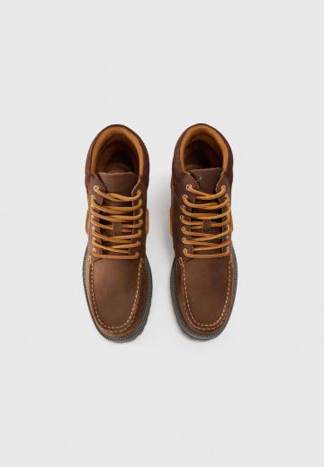 Ботинки на шнуровке