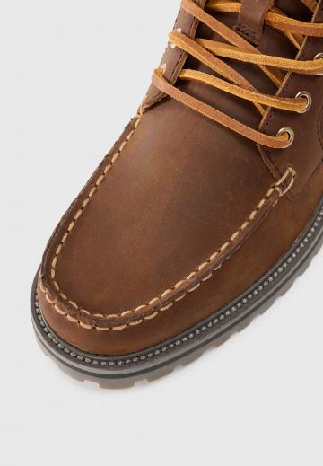 Ботинки на шнуровке