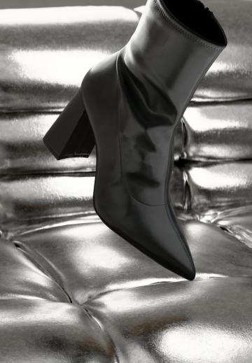 Высокие сапоги