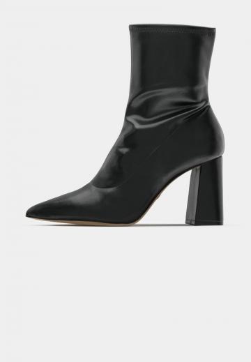 Высокие сапоги